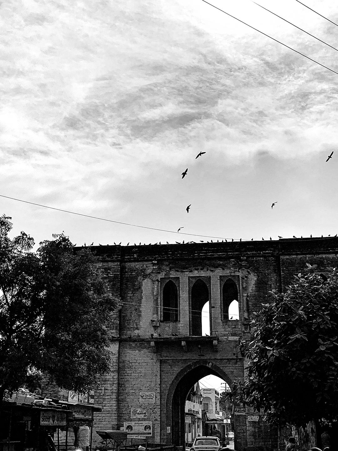 Old gate, colonial architecture, India. © Mohit Patel